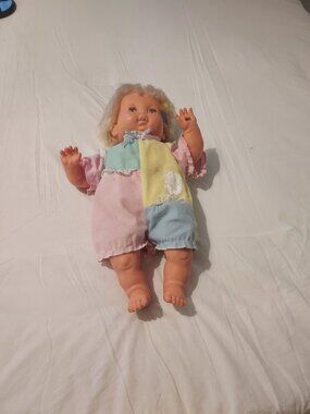 1991 Vintage Tyco Twinkling Thumbelina Baby Doll